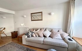 Pass The Keys 64 Church Street Characterful 2-Bed Cottage In The Heart Of Town