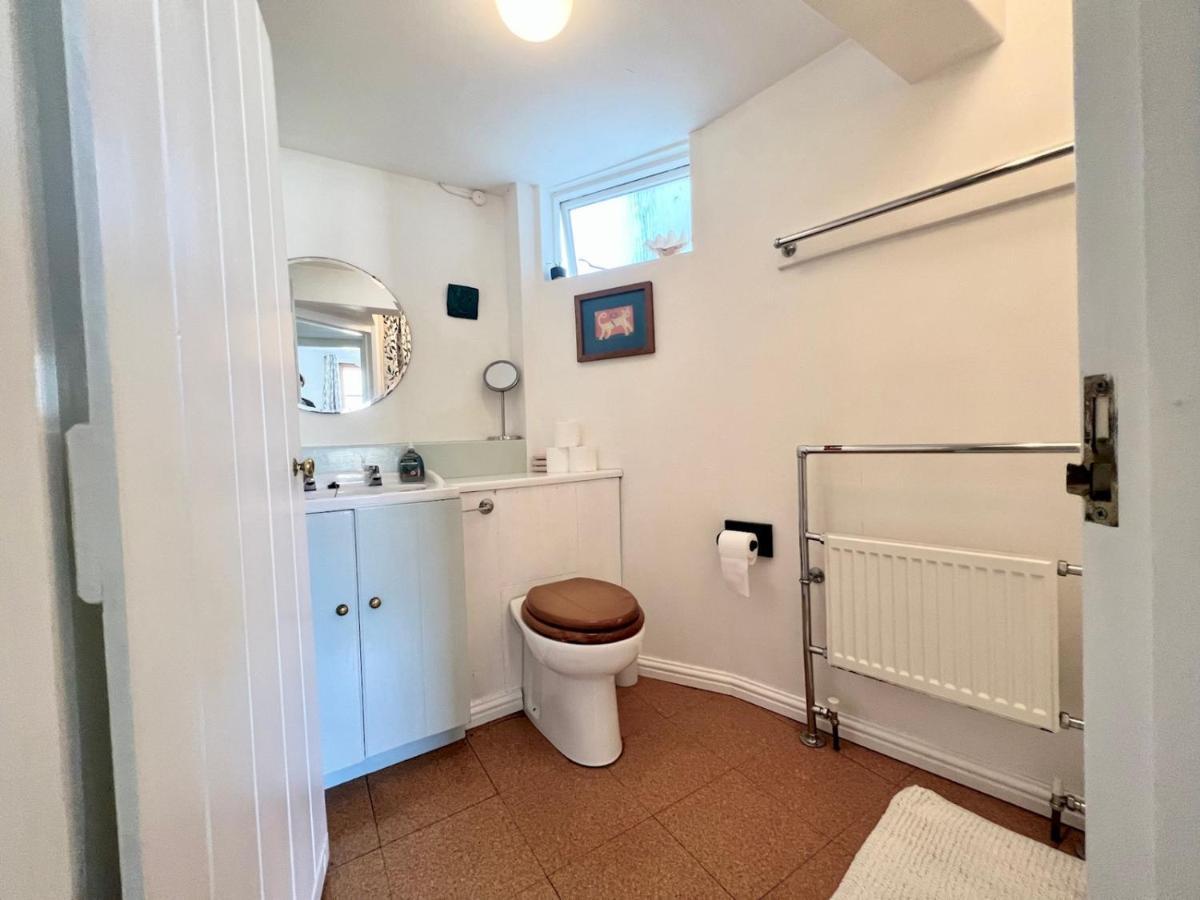 Pass The Keys 64 Church Street Characterful 2-Bed Cottage In The Heart Of Town Kingsbridge  Exterior photo