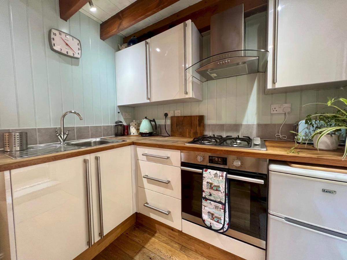 Pass The Keys 64 Church Street Characterful 2-Bed Cottage In The Heart Of Town Kingsbridge  Exterior photo